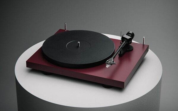 Pro-Ject Debut Evo 2 Platine audio de nouvelle génération avec bras de lecture en carbone et commutation électronique de vitesse - Fabriqué en Europe (bois de noyer véritable)