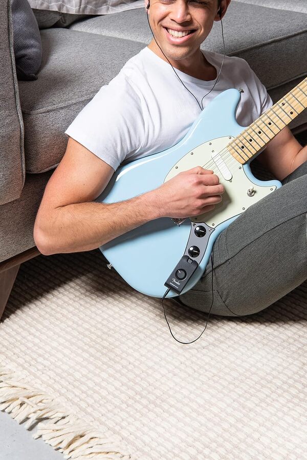 Fender Mustang Micro Amplificateur pour Guitare, Amplificateur Casque Tout-en-Un avec 12 Modèles d'Amplis, 12 Effets, Streaming Audio Bluetooth, EQ Réglable