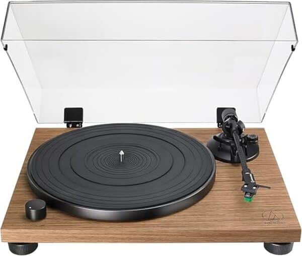 Découvrez notre revue détaillée de la platine vinyle Audio-Technica LPW40WN en noyer, alliant design élégant et performances audio exceptionnelles pour les passionnés de musique vinyle.