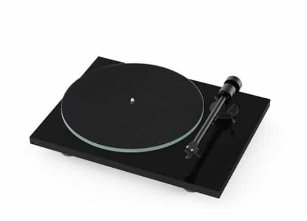 Découvrez notre test détaillé du tourne-disque Pro-Ject T1 Evo Phono avec préampli intégré : qualité sonore, caractéristiques et verdict final.